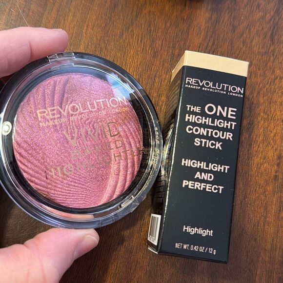 Revolution Ultra Glow Highlighter + Vivid + Stick + Jelly Pinks Tan - Picture 4 of 8
